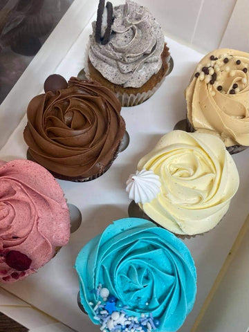 Mixed box of classic cupcakes